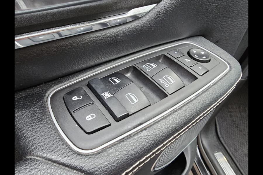 Dodge Ram 1500 5.7 V8 4x4 Crew Cab Laramie | Pano | Trekhaak | Leder | Alpine | Keyless | Camera | Sidesteps | Navi | 12" scherm | Klep uitlaat |