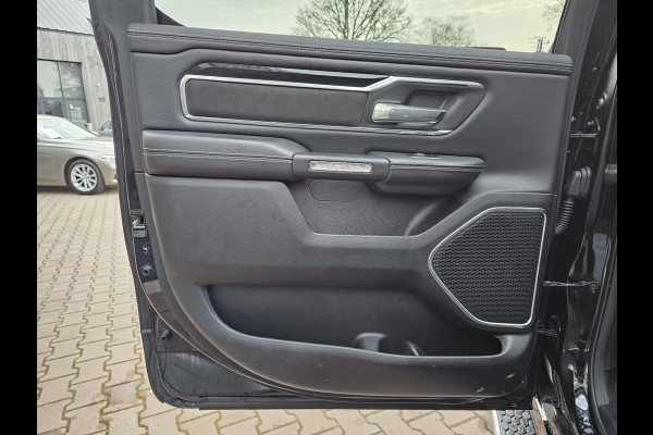 Dodge Ram 1500 5.7 V8 4x4 Crew Cab Laramie | Pano | Trekhaak | Leder | Alpine | Keyless | Camera | Sidesteps | Navi | 12" scherm | Klep uitlaat |