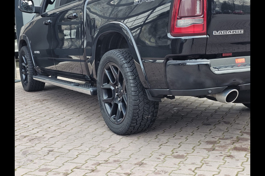Dodge Ram 1500 5.7 V8 4x4 Crew Cab Laramie | Pano | Trekhaak | Leder | Alpine | Keyless | Camera | Sidesteps | Navi | 12" scherm | Klep uitlaat |