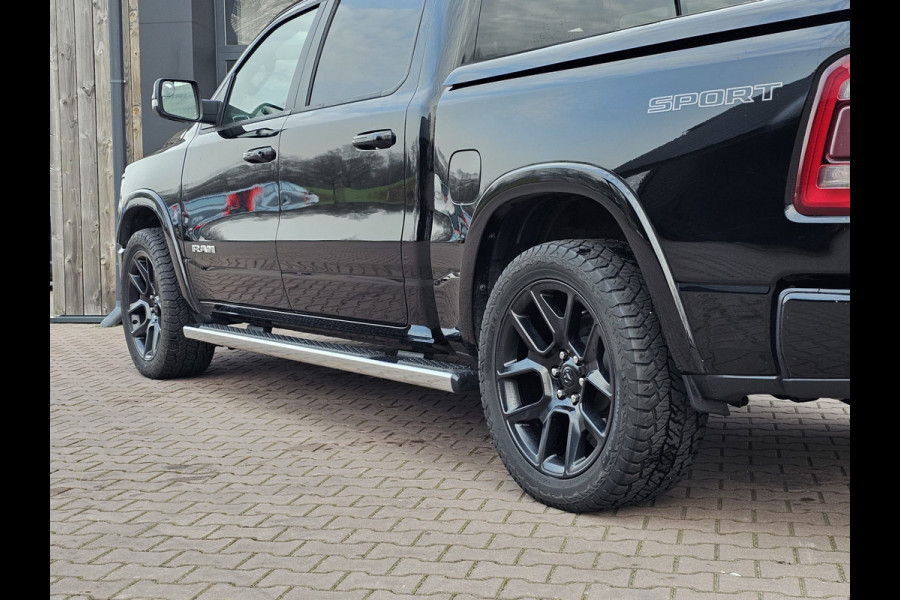 Dodge Ram 1500 5.7 V8 4x4 Crew Cab Laramie | Pano | Trekhaak | Leder | Alpine | Keyless | Camera | Sidesteps | Navi | 12" scherm | Klep uitlaat |