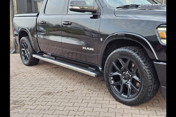 Dodge Ram 1500 5.7 V8 4x4 Crew Cab Laramie | Pano | Trekhaak | Leder | Alpine | Keyless | Camera | Sidesteps | Navi | 12" scherm | Klep uitlaat |
