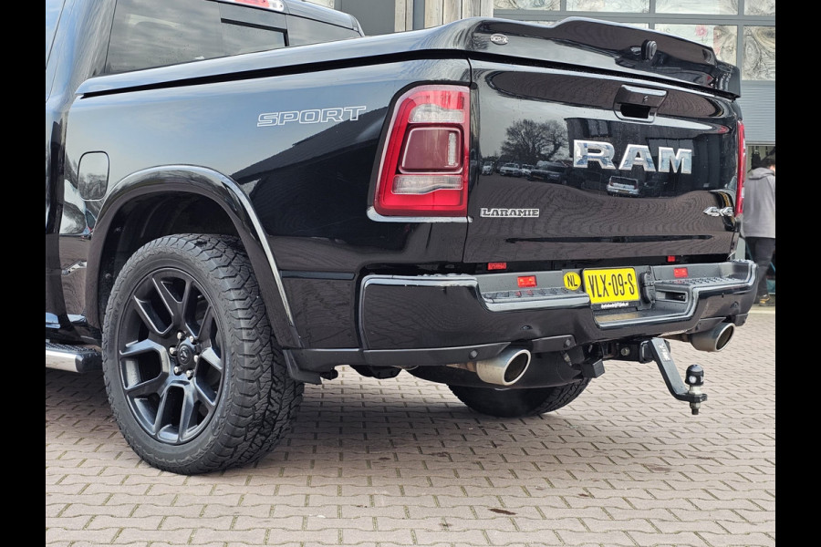 Dodge Ram 1500 5.7 V8 4x4 Crew Cab Laramie | Pano | Trekhaak | Leder | Alpine | Keyless | Camera | Sidesteps | Navi | 12" scherm | Klep uitlaat |