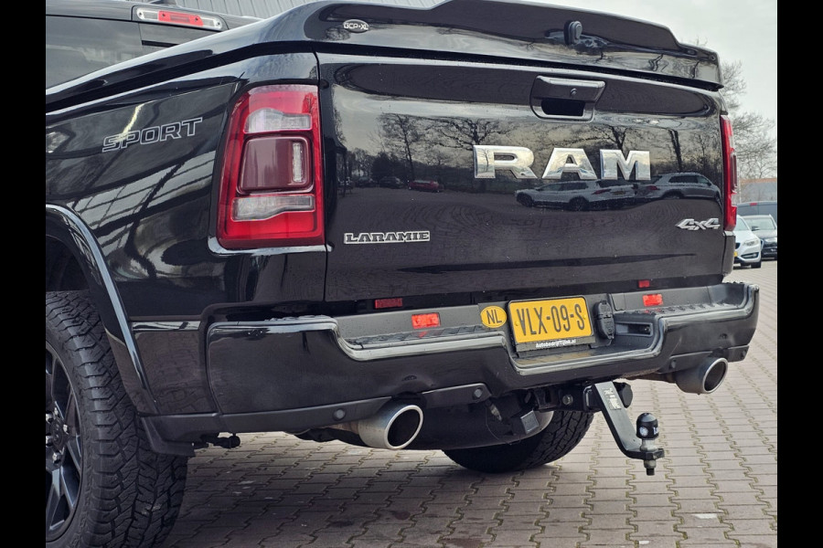 Dodge Ram 1500 5.7 V8 4x4 Crew Cab Laramie | Pano | Trekhaak | Leder | Alpine | Keyless | Camera | Sidesteps | Navi | 12" scherm | Klep uitlaat |