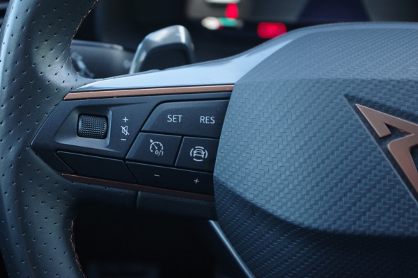 CUPRA Leon Sportstourer 1.4 e-Hybrid 204 PK BNS, Kuipstoelen, Winterpakket, Memory, Camera, Carplay