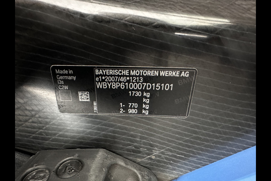BMW i3 S 120Ah 42 kWh [ 3-Fase ] *ACCUCEL DEFECT / RANGE 151KM* *HEAT-PUMP | PANO | ADAPTIVE-CRUISE | LEATHER-FABRIC | FULL-LED | HARMAN/KARDON | HEATED-COMFORTSEATS | NAVI-FULLMAP | DAB+ | ECC | PDC | 18''ALU*