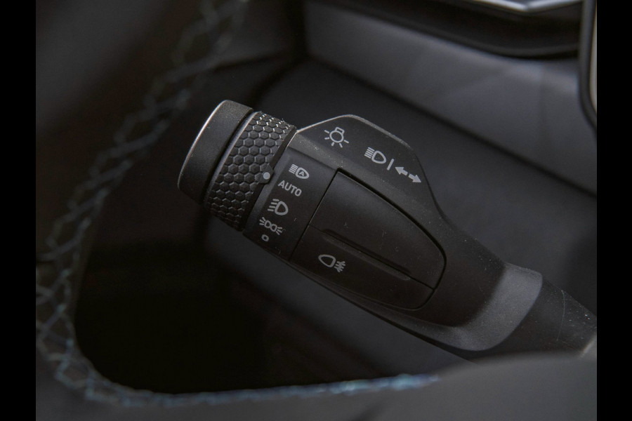 Lynk & Co 01 1.5 Black Edition Panoramadak|Camera|ACC|Stoelverwarming|Navi|Carplay