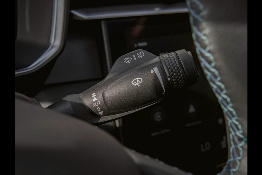 Lynk & Co 01 1.5 Black Edition Panoramadak|Camera|ACC|Stoelverwarming|Navi|Carplay