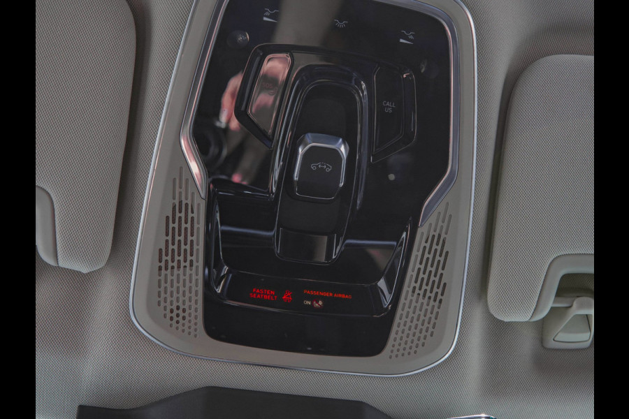 Lynk & Co 01 1.5 Black Edition Panoramadak|Camera|ACC|Stoelverwarming|Navi|Carplay