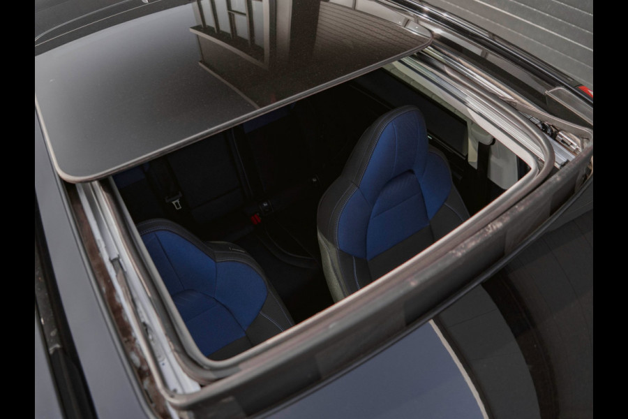 Lynk & Co 01 1.5 Black Edition Panoramadak|Camera|ACC|Stoelverwarming|Navi|Carplay