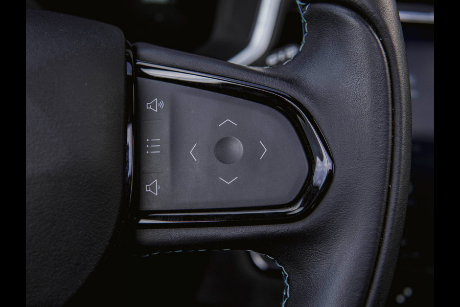 Lynk & Co 01 1.5 Black Edition Panoramadak|Camera|ACC|Stoelverwarming|Navi|Carplay