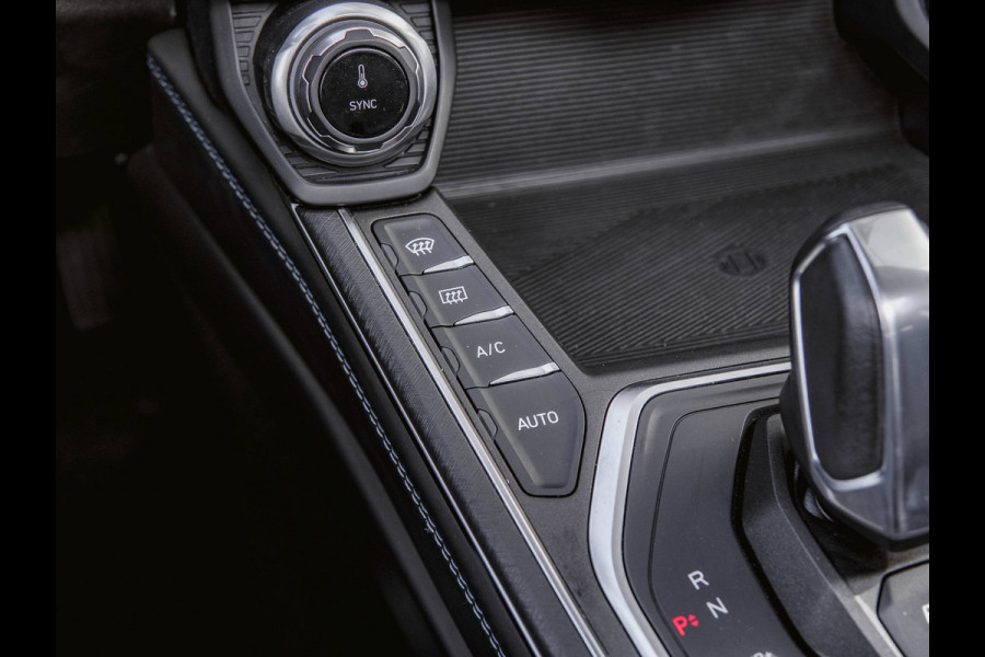 Lynk & Co 01 1.5 Black Edition Panoramadak|Camera|ACC|Stoelverwarming|Navi|Carplay