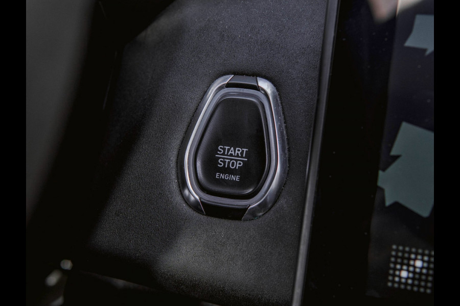 Lynk & Co 01 1.5 Black Edition Panoramadak|Camera|ACC|Stoelverwarming|Navi|Carplay