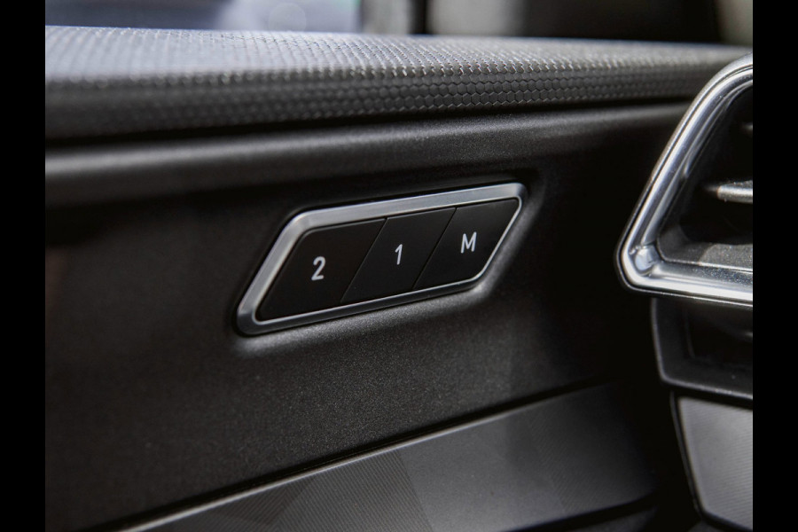 Lynk & Co 01 1.5 Black Edition Panoramadak|Camera|ACC|Stoelverwarming|Navi|Carplay