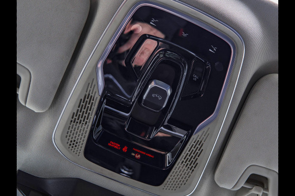 Lynk & Co 01 1.5 Black Edition Panoramadak|Camera|ACC|Stoelverwarming|Navi|Carplay