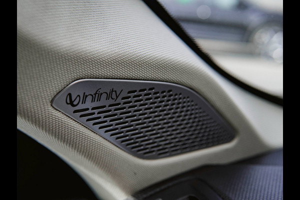 Lynk & Co 01 1.5 Black Edition Panoramadak|Camera|ACC|Stoelverwarming|Navi|Carplay