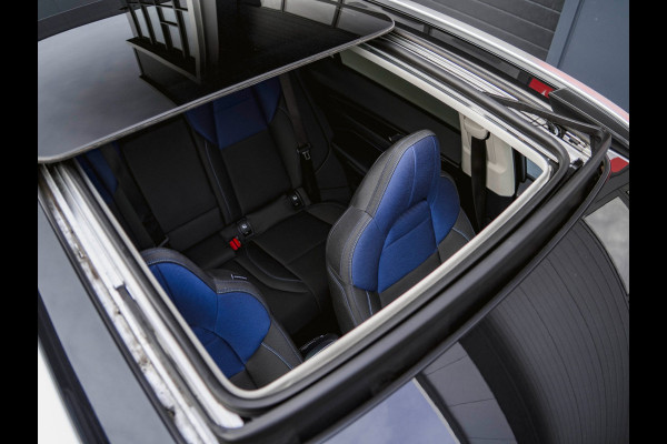 Lynk & Co 01 1.5 Black Edition Panoramadak|Camera|ACC|Stoelverwarming|Navi|Carplay