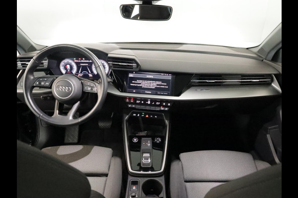 Audi A3 Sportback 40 TFSI e S-Line 204 pk S-tronic | SOH 99% | Private lease vanaf €603,- | Panoramadak | Parkeersensoren (Park assist) | Achteruitrijcamera | Stoelverwarming | S-Line exterieur |