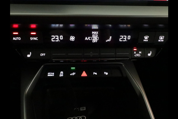 Audi A3 Sportback 40 TFSI e S-Line 204 pk S-tronic | SOH 99% | Private lease vanaf €603,- | Panoramadak | Parkeersensoren (Park assist) | Achteruitrijcamera | Stoelverwarming | S-Line exterieur |