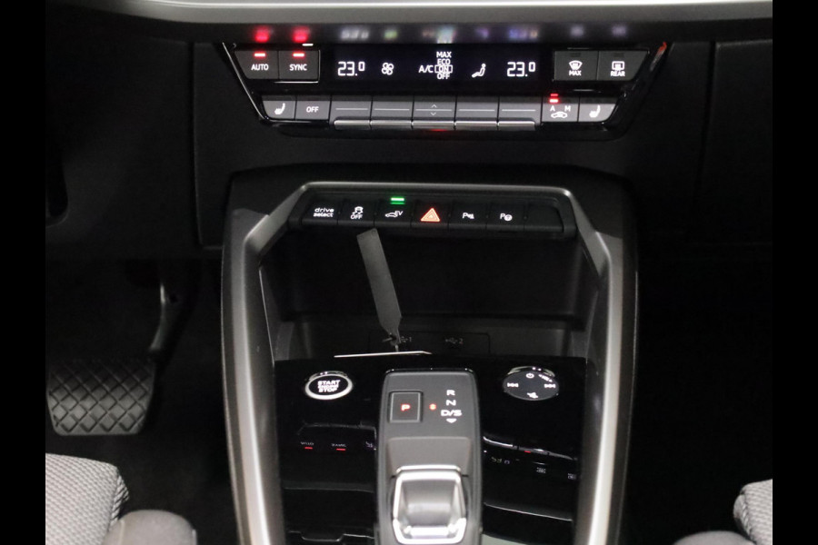 Audi A3 Sportback 40 TFSI e S-Line 204 pk S-tronic | SOH 99% | Private lease vanaf €603,- | Panoramadak | Parkeersensoren (Park assist) | Achteruitrijcamera | Stoelverwarming | S-Line exterieur |