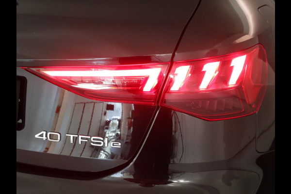 Audi A3 Sportback 40 TFSI e S-Line 204 pk S-tronic | SOH 99% | Private lease vanaf €603,- | Panoramadak | Parkeersensoren (Park assist) | Achteruitrijcamera | Stoelverwarming | S-Line exterieur |
