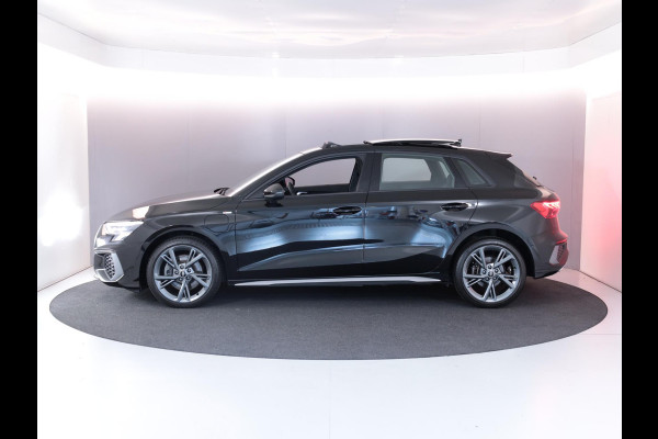 Audi A3 Sportback 40 TFSI e S-Line 204 pk S-tronic | SOH 99% | Private lease vanaf €603,- | Panoramadak | Parkeersensoren (Park assist) | Achteruitrijcamera | Stoelverwarming | S-Line exterieur |