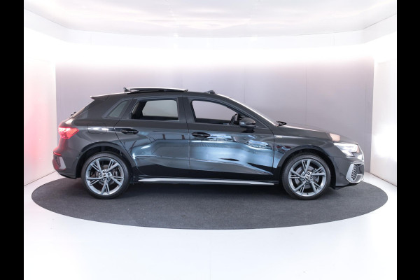 Audi A3 Sportback 40 TFSI e S-Line 204 pk S-tronic | SOH 99% | Private lease vanaf €603,- | Panoramadak | Parkeersensoren (Park assist) | Achteruitrijcamera | Stoelverwarming | S-Line exterieur |