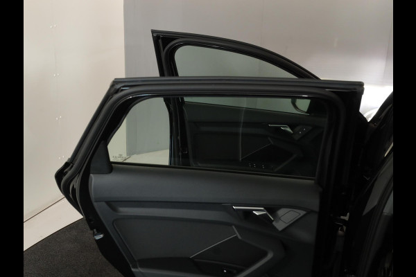 Audi A3 Sportback 40 TFSI e S-Line 204 pk S-tronic | SOH 99% | Private lease vanaf €603,- | Panoramadak | Parkeersensoren (Park assist) | Achteruitrijcamera | Stoelverwarming | S-Line exterieur |