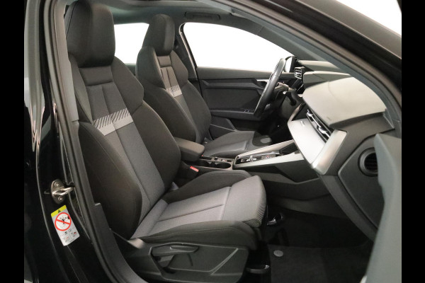 Audi A3 Sportback 40 TFSI e S-Line 204 pk S-tronic | SOH 99% | Private lease vanaf €603,- | Panoramadak | Parkeersensoren (Park assist) | Achteruitrijcamera | Stoelverwarming | S-Line exterieur |