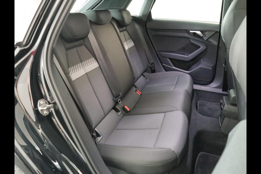 Audi A3 Sportback 40 TFSI e S-Line 204 pk S-tronic | SOH 99% | Private lease vanaf €603,- | Panoramadak | Parkeersensoren (Park assist) | Achteruitrijcamera | Stoelverwarming | S-Line exterieur |