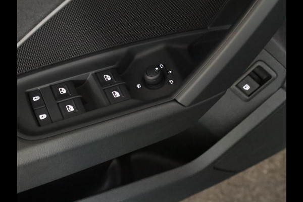 Audi A3 Sportback 40 TFSI e S-Line 204 pk S-tronic | SOH 99% | Private lease vanaf €603,- | Panoramadak | Parkeersensoren (Park assist) | Achteruitrijcamera | Stoelverwarming | S-Line exterieur |