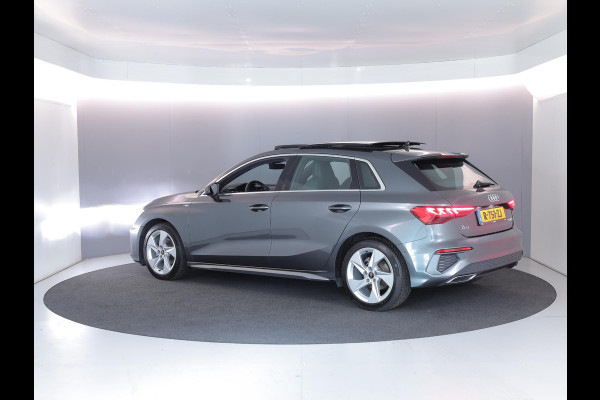Audi A3 Sportback 30 TFSI S edition 110 pk S-tronic | Navigatie | Panoramadak | Parkeersensoren (Park assist) | S-Line |