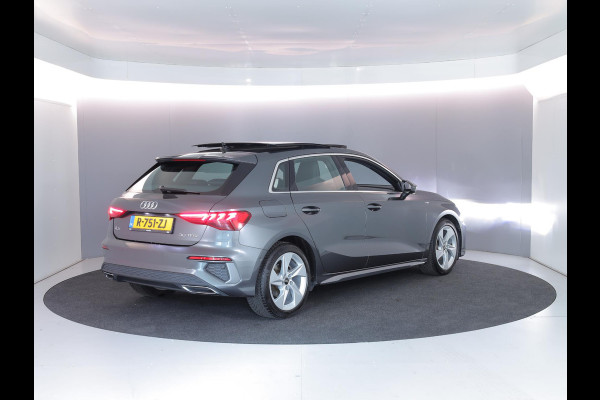 Audi A3 Sportback 30 TFSI S edition 110 pk S-tronic | Navigatie | Panoramadak | Parkeersensoren (Park assist) | S-Line |