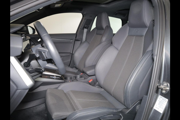 Audi A3 Sportback 30 TFSI S edition 110 pk S-tronic | Navigatie | Panoramadak | Parkeersensoren (Park assist) | S-Line |