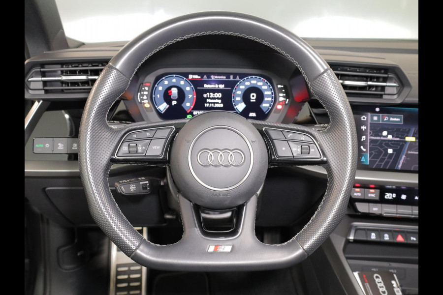 Audi A3 Sportback 30 TFSI S edition 110 pk S-tronic | Navigatie | Panoramadak | Parkeersensoren (Park assist) | S-Line |