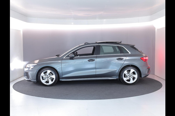 Audi A3 Sportback 30 TFSI S edition 110 pk S-tronic | Navigatie | Panoramadak | Parkeersensoren (Park assist) | S-Line |