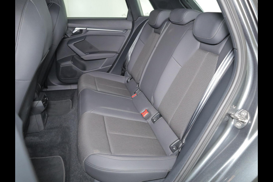 Audi A3 Sportback 30 TFSI S edition 110 pk S-tronic | Navigatie | Panoramadak | Parkeersensoren (Park assist) | S-Line |