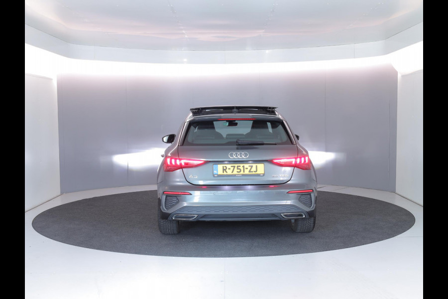 Audi A3 Sportback 30 TFSI S edition 110 pk S-tronic | Navigatie | Panoramadak | Parkeersensoren (Park assist) | S-Line |