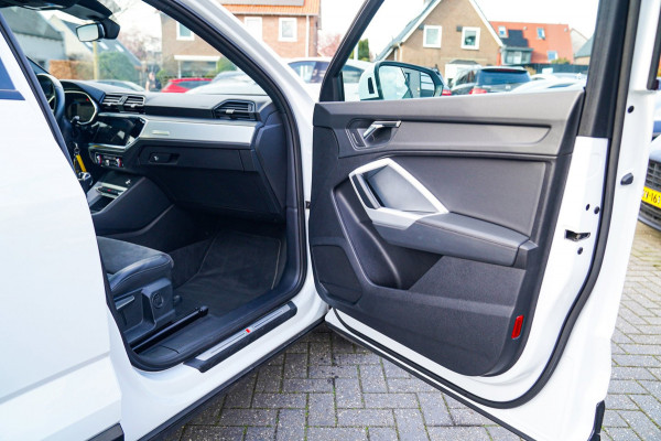 Audi Q3 Sportback 45 TFSI e S Edition | Panorama | Virtual | Matrix LED | Elektrisch trekhaak | Adaptieve Cruise control | 20 inch