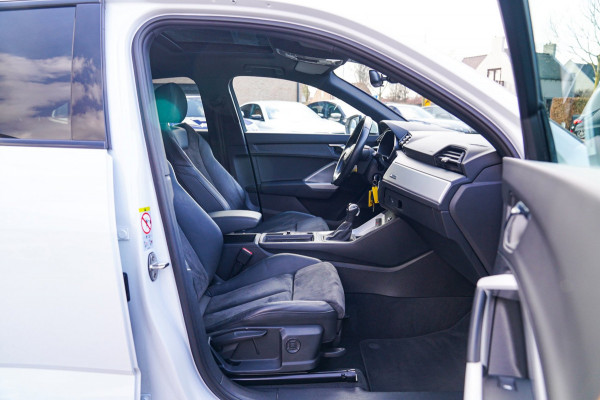 Audi Q3 Sportback 45 TFSI e S Edition | Panorama | Virtual | Matrix LED | Elektrisch trekhaak | Adaptieve Cruise control | 20 inch
