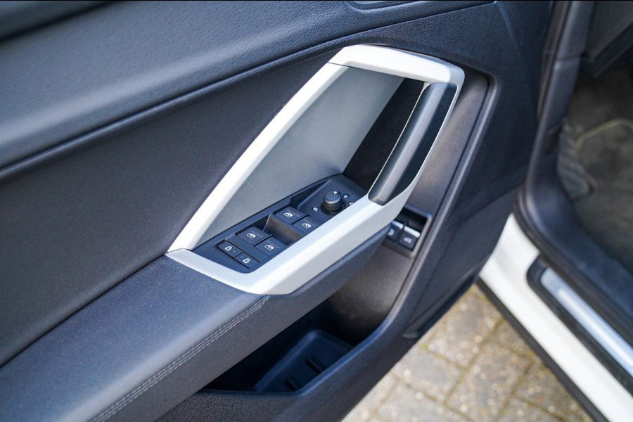 Audi Q3 Sportback 45 TFSI e S Edition | Panorama | Virtual | Matrix LED | Elektrisch trekhaak | Adaptieve Cruise control | 20 inch