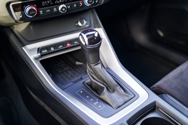 Audi Q3 Sportback 45 TFSI e S Edition | Panorama | Virtual | Matrix LED | Elektrisch trekhaak | Adaptieve Cruise control | 20 inch