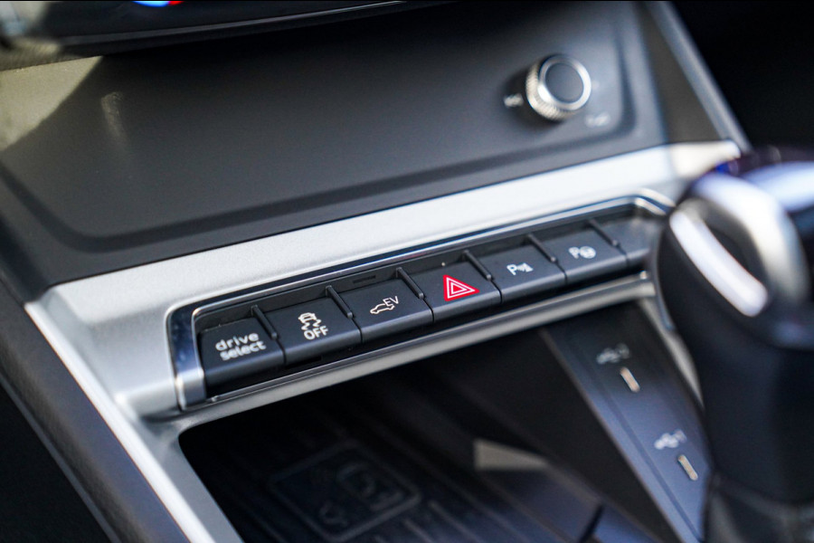 Audi Q3 Sportback 45 TFSI e S Edition | Panorama | Virtual | Matrix LED | Elektrisch trekhaak | Adaptieve Cruise control | 20 inch