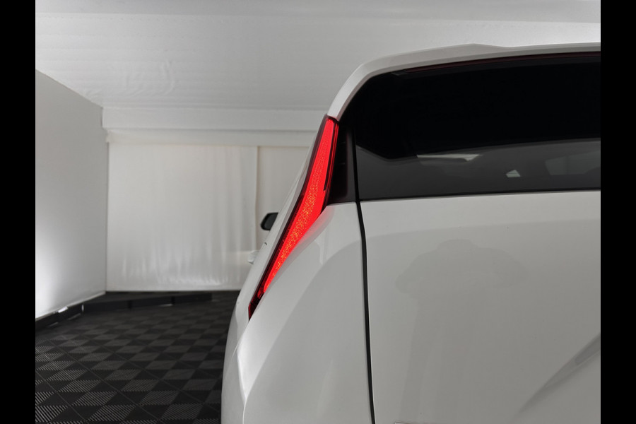 Kia Niro 1.6 GDi Hybrid Dynamic Plus Line (INCL-BTW) Aut. *PANO | HEAD-UP | LEATHER | DIGI-COCKPIT | NAVI-FULLMAP | DAB | ADAPTIVE-CRUISE | CAMERA | HEATED-COMFORTSEATS | KEYLESS | PRIVACYGLASS | SHIFTPADDLES | CARPLAY | TOWBAR | 16"