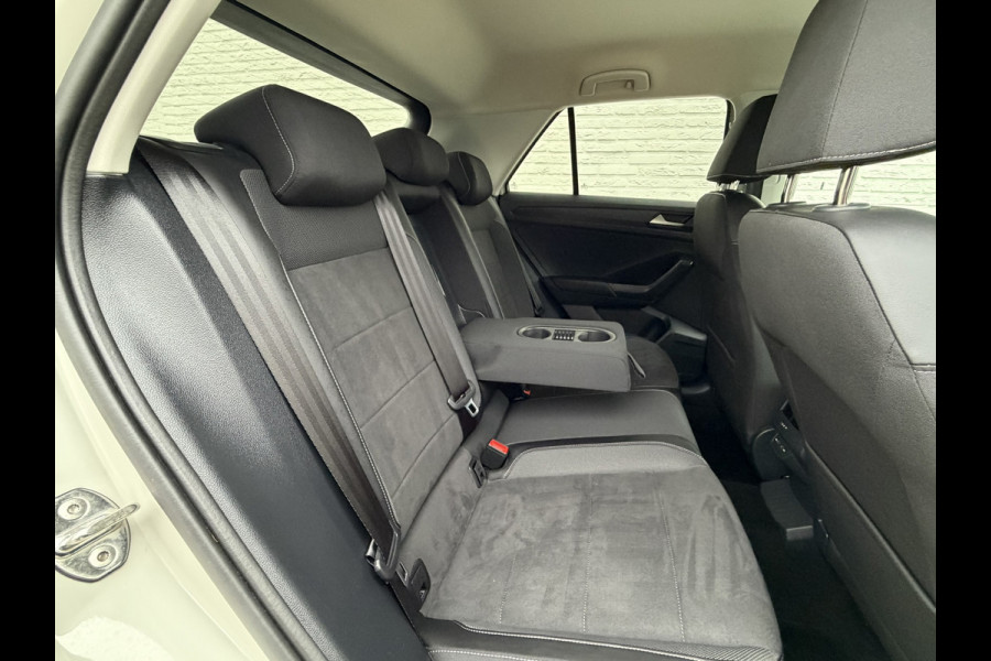 Volkswagen T-Roc 1.5 TSI Automaat Pdc V+A Carplay Clima Stoelverwarming Full Led Cruise
