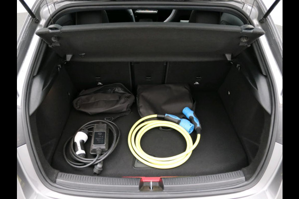 Mercedes-Benz A-Klasse 250 e PHEV Solution AMG Limited Business