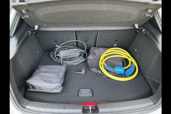 Mercedes-Benz A-Klasse 250 e PHEV Solution AMG Limited Business