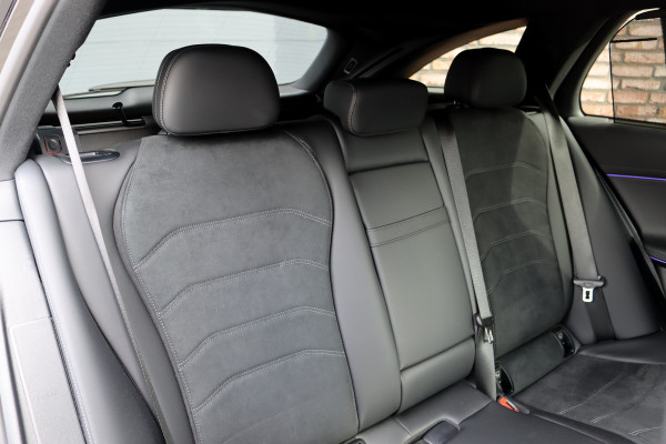 Mercedes-Benz E-Klasse Estate 300 e AMG Line | Distronic+ | Memory | Burmester | Surround Camera | Trekhaak | Digital Light | Keyless Go | Zonweringspakket | Nightpakket |