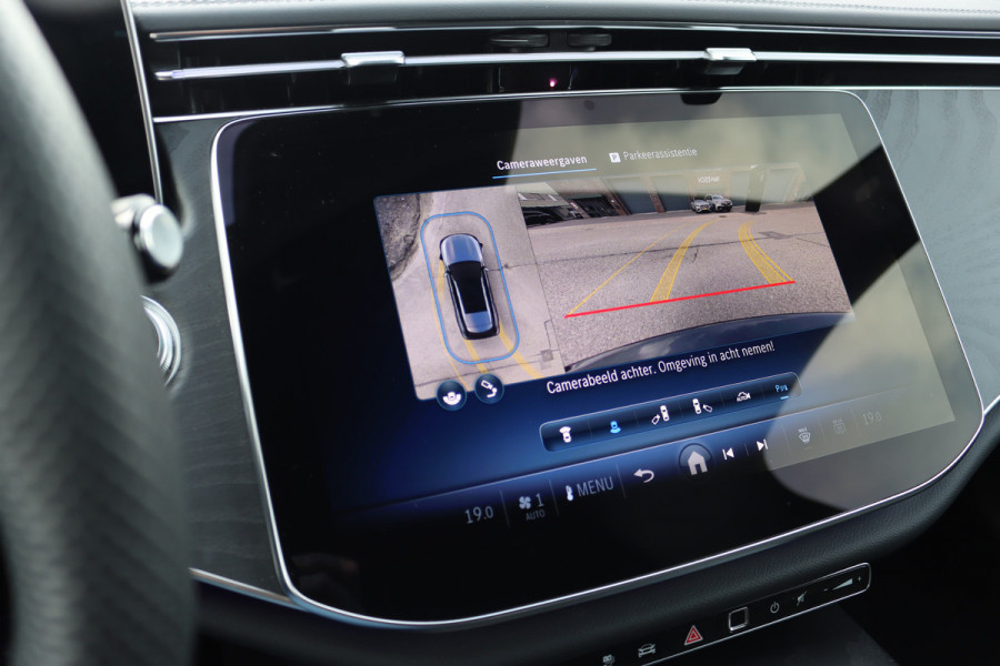 Mercedes-Benz E-Klasse Estate 300 e AMG Line | Distronic+ | Memory | Burmester | Surround Camera | Trekhaak | Digital Light | Keyless Go | Zonweringspakket | Nightpakket |