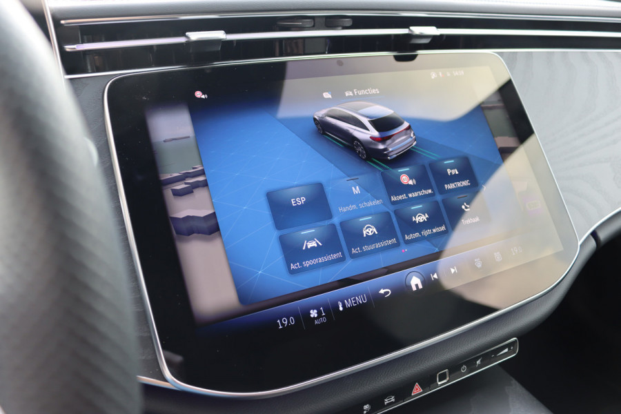 Mercedes-Benz E-Klasse Estate 300 e AMG Line | Distronic+ | Memory | Burmester | Surround Camera | Trekhaak | Digital Light | Keyless Go | Zonweringspakket | Nightpakket |