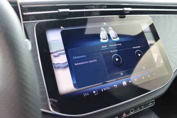 Mercedes-Benz E-Klasse Estate 300 e AMG Line | Distronic+ | Memory | Burmester | Surround Camera | Trekhaak | Digital Light | Keyless Go | Zonweringspakket | Nightpakket |